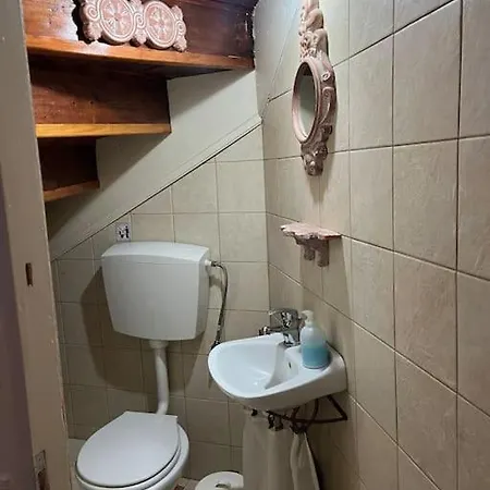 κυανον παραδοσιακή μονοκατοικία στην *